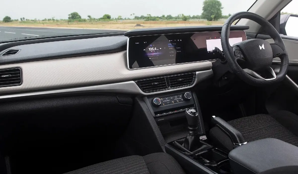 Mahindra - XUV700 AX7 44 - Car Rentals Near me - Used Cars Near me - Exclusive Concierge Club.webp